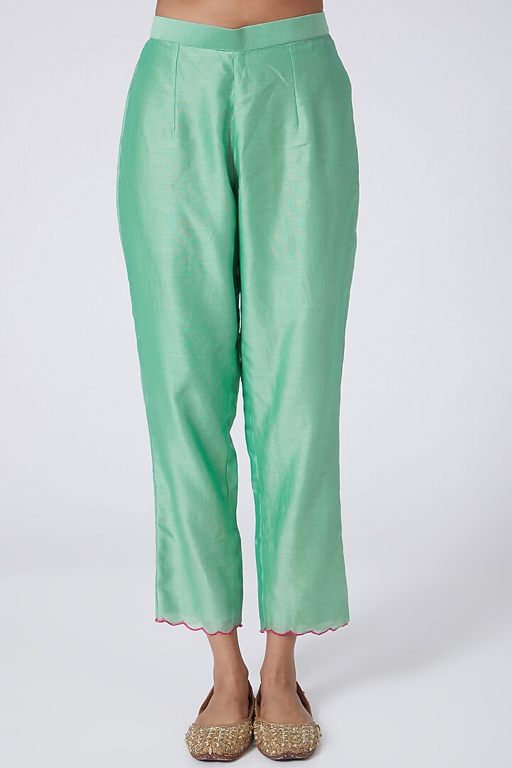 Green Kurta Set With Hand Embroidery by Made in Pinkcity at Pernia's Pop Up Shop