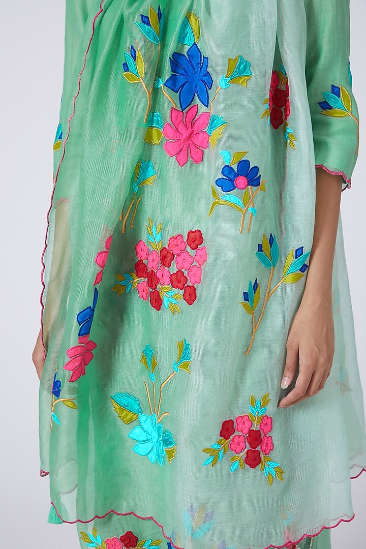 Green Kurta Set With Hand Embroidery by Made in Pinkcity at Pernia's Pop Up Shop