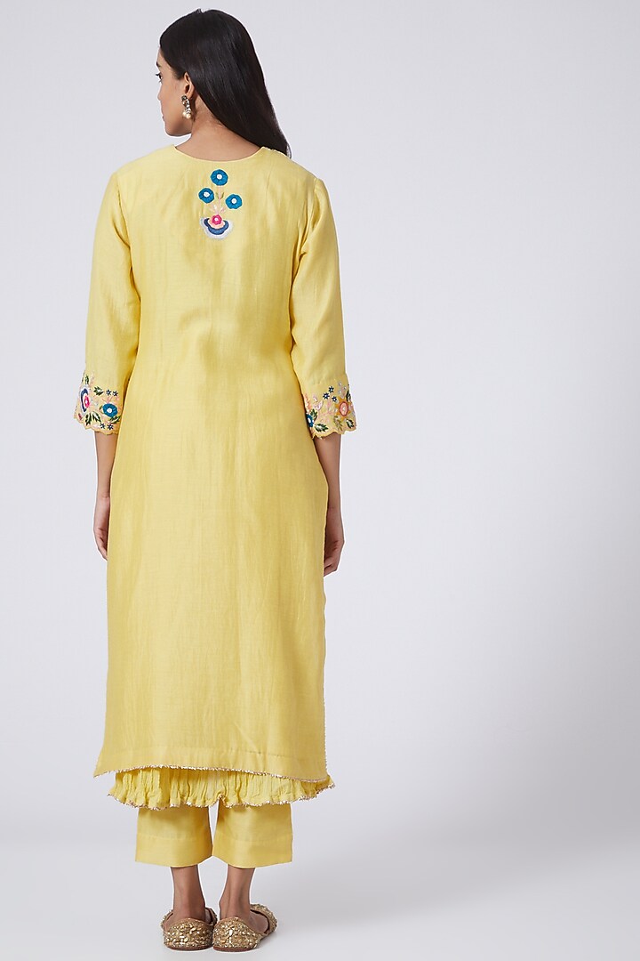 Yellow Hand Embroidered Kurta Set by Made in Pinkcity at Pernia's Pop Up Shop