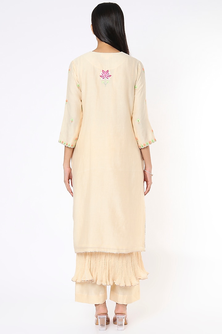 Off-White Hand Embroidered Kurta Set by Made in Pinkcity at Pernia's Pop Up Shop