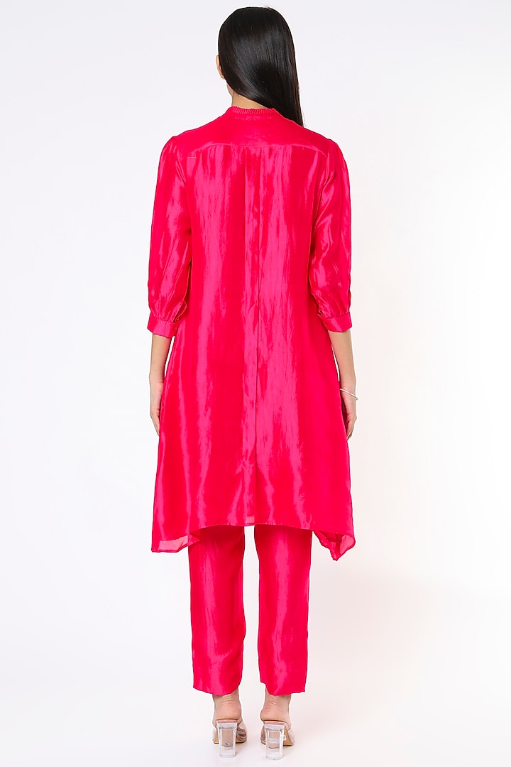 Red Kora Silk Embroidered Kurta Set by Made in Pinkcity at Pernia's Pop Up Shop