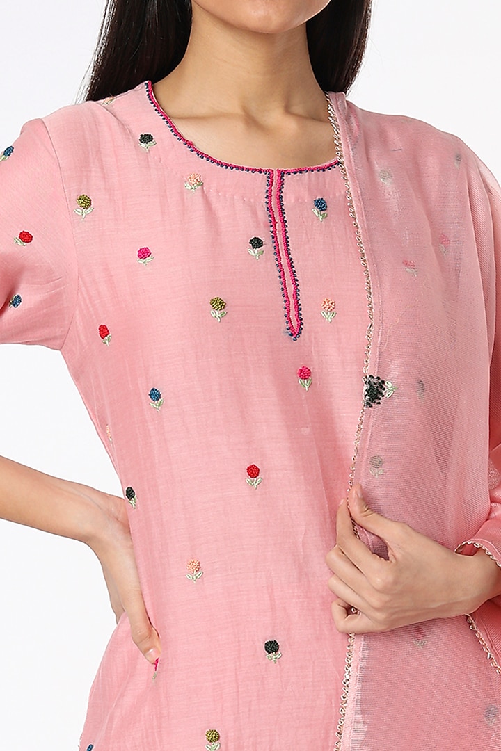 Rose Gold Embroidered Kurta Set by Made in Pinkcity at Pernia's Pop Up Shop