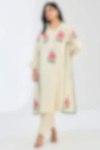 White Chanderi Resham Thread Work Kurta Set by Made in Pinkcity at Pernia's Pop Up Shop