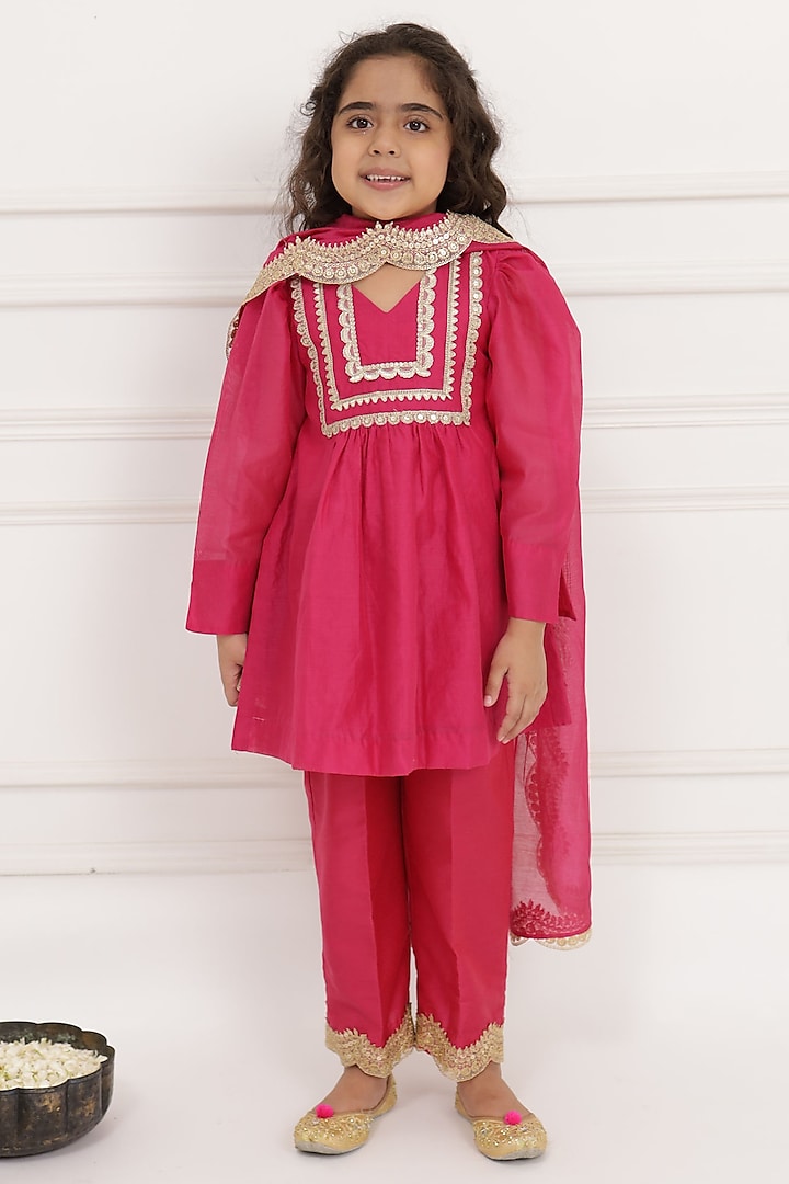 Rani Pink Chanderi Kurta Set For Girls by PNK Isha Arora (Pink)