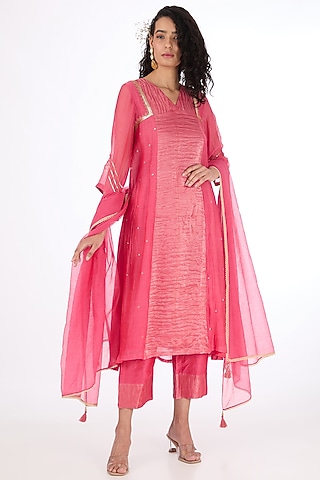 Red Chanderi & Tissue Hand Embroidered Kurta Set by Label Pankhuri by Priyanka