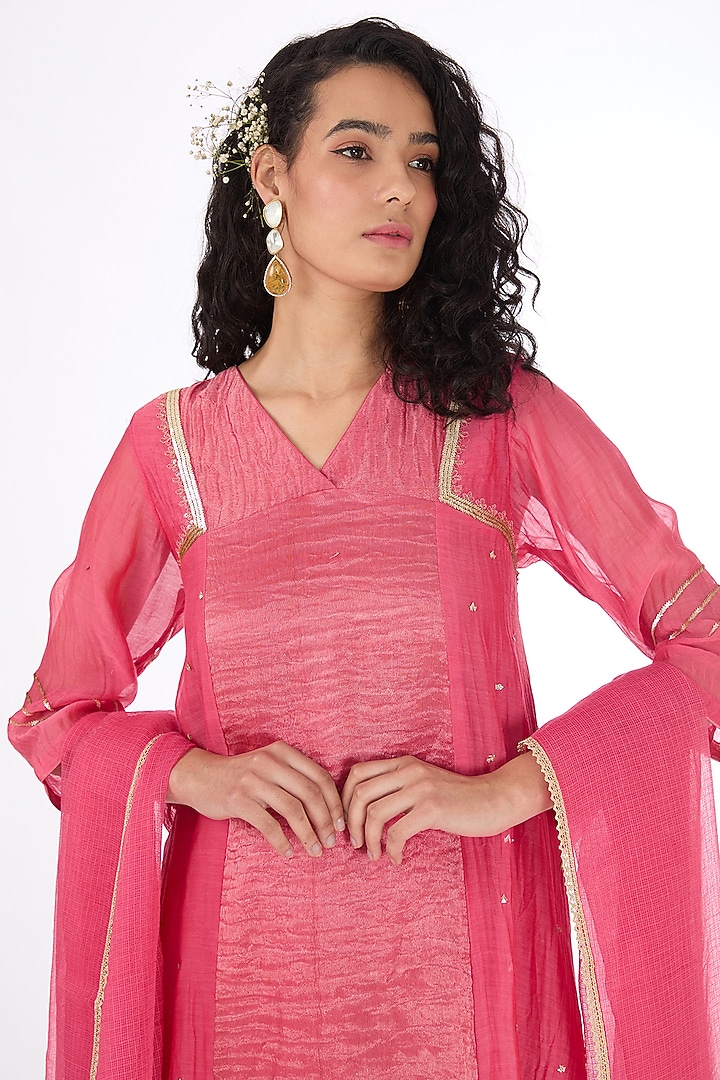 Red Chanderi & Tissue Hand Embroidered Kurta Set by Label Pankhuri by Priyanka at Pernia's Pop Up Shop