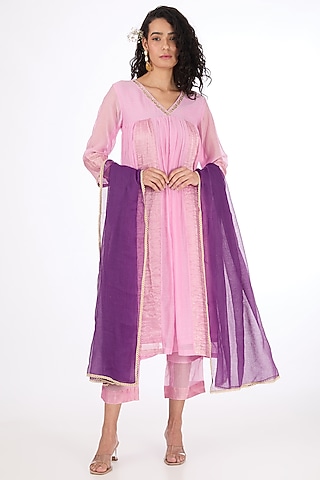 Pink Chanderi Hand Embroidered Kurta Set by Label Pankhuri by Priyanka