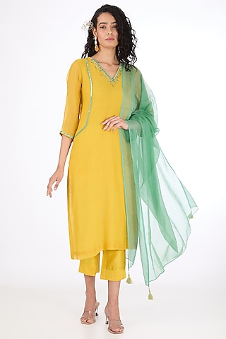Yellow Chanderi Hand Embroidered Kurta Set by Label Pankhuri by Priyanka