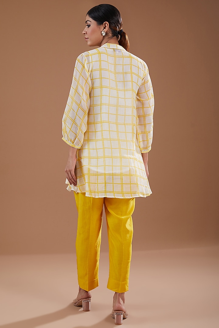 Yellow & Off-White Chanderi Hand Block Printed Short Kurta Set by Label Pankhuri by Priyanka at Pernia's Pop Up Shop
