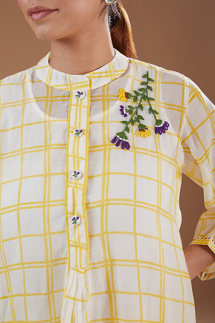 Yellow & Off-White Chanderi Hand Block Printed Short Kurta Set by Label Pankhuri by Priyanka at Pernia's Pop Up Shop