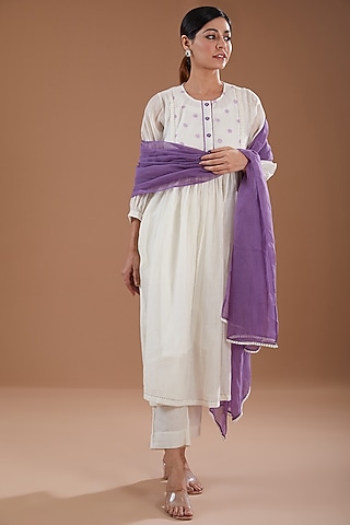 Off-White Chanderi Polka Dot Printed Kurta Set by Label Pankhuri by Priyanka