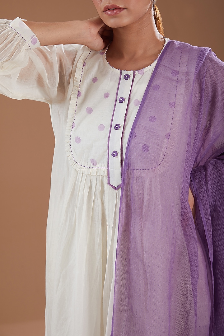 Off-White Chanderi Polka Dot Printed Kurta Set by Label Pankhuri by Priyanka at Pernia's Pop Up Shop