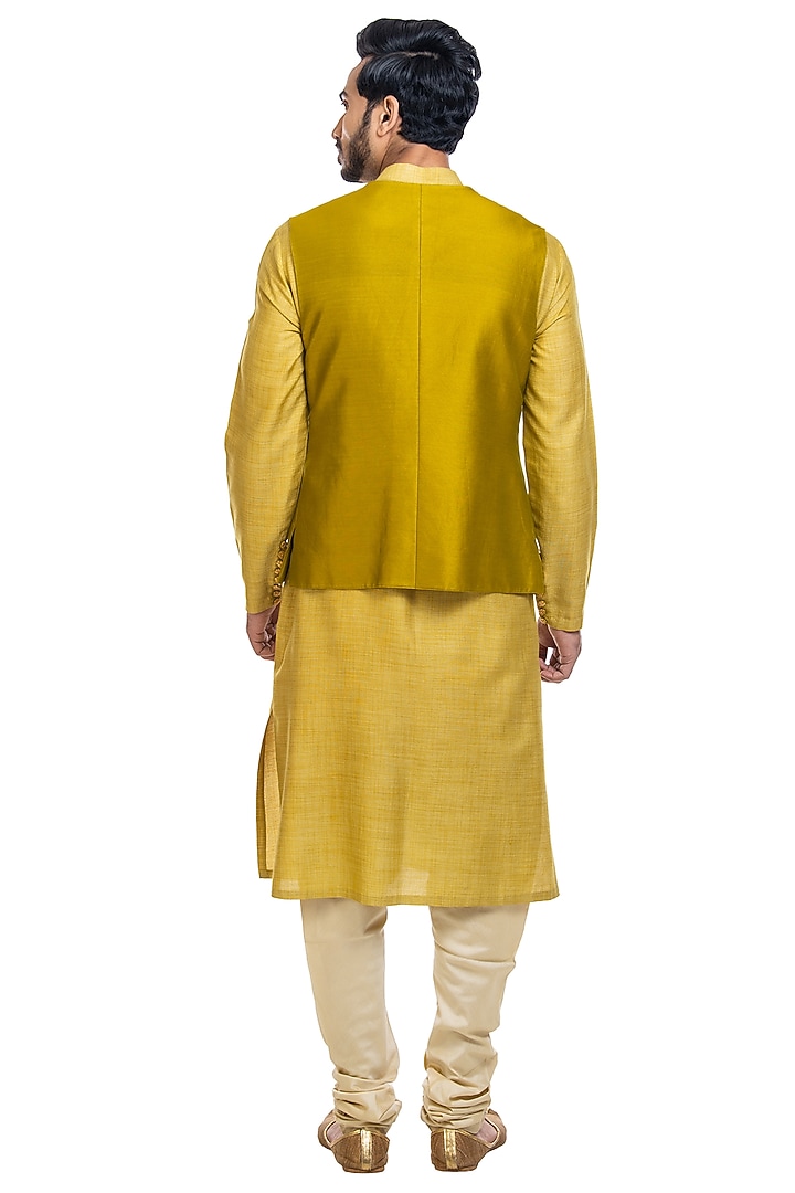 Mehendi Green Hand Embroidered Kurta Set by Poonam Kasera at Pernia's Pop Up Shop