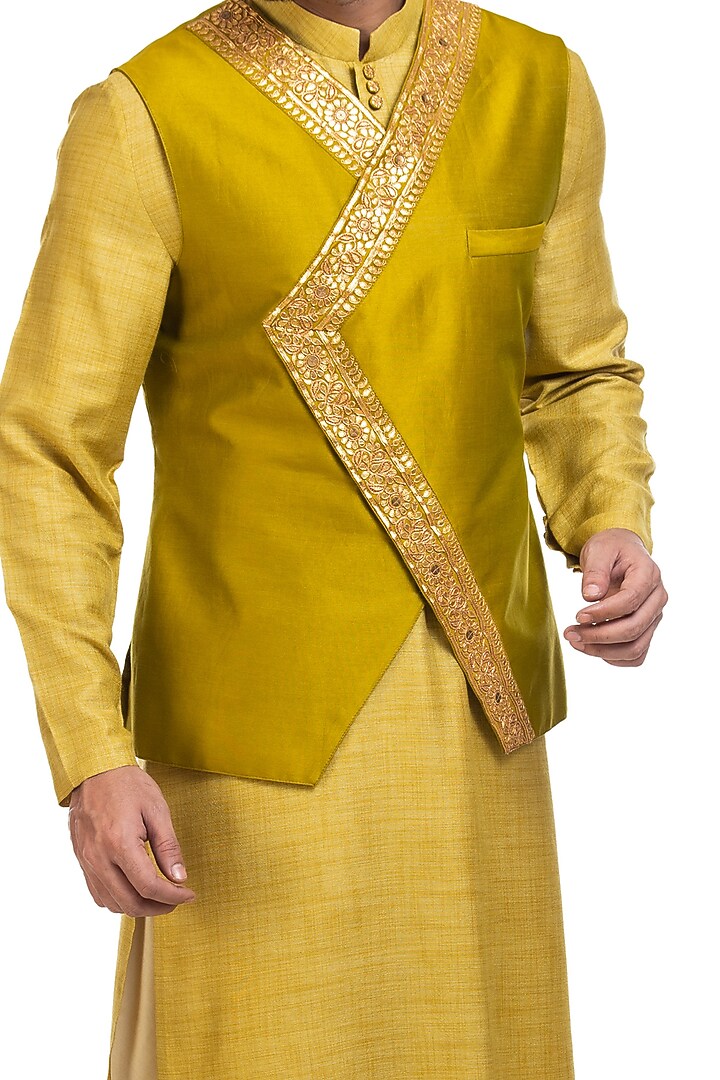 Mehendi Green Hand Embroidered Kurta Set by Poonam Kasera at Pernia's Pop Up Shop