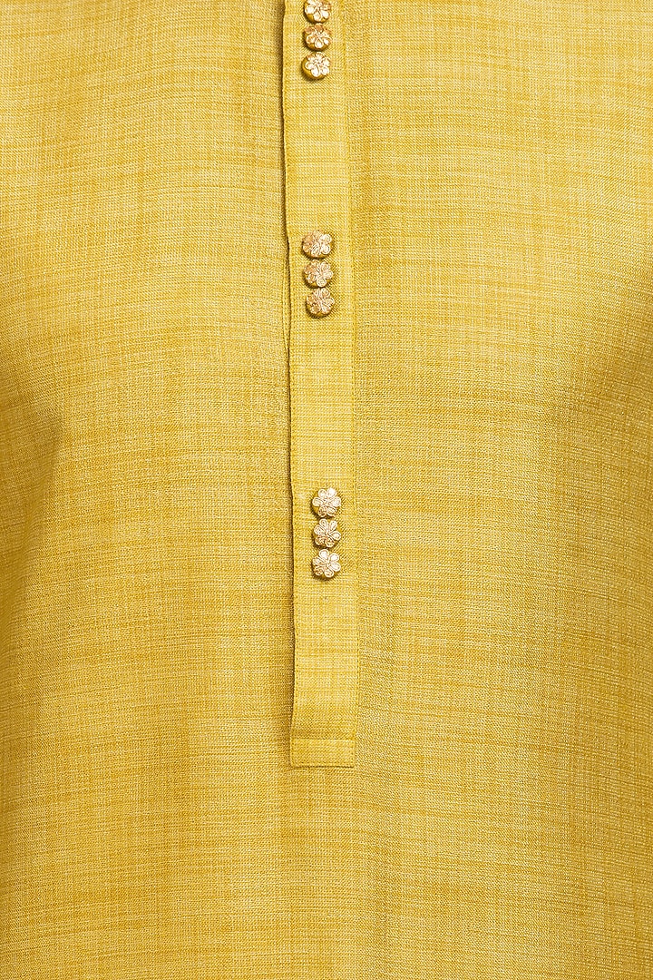 Mehendi Green Hand Embroidered Kurta Set by Poonam Kasera at Pernia's Pop Up Shop