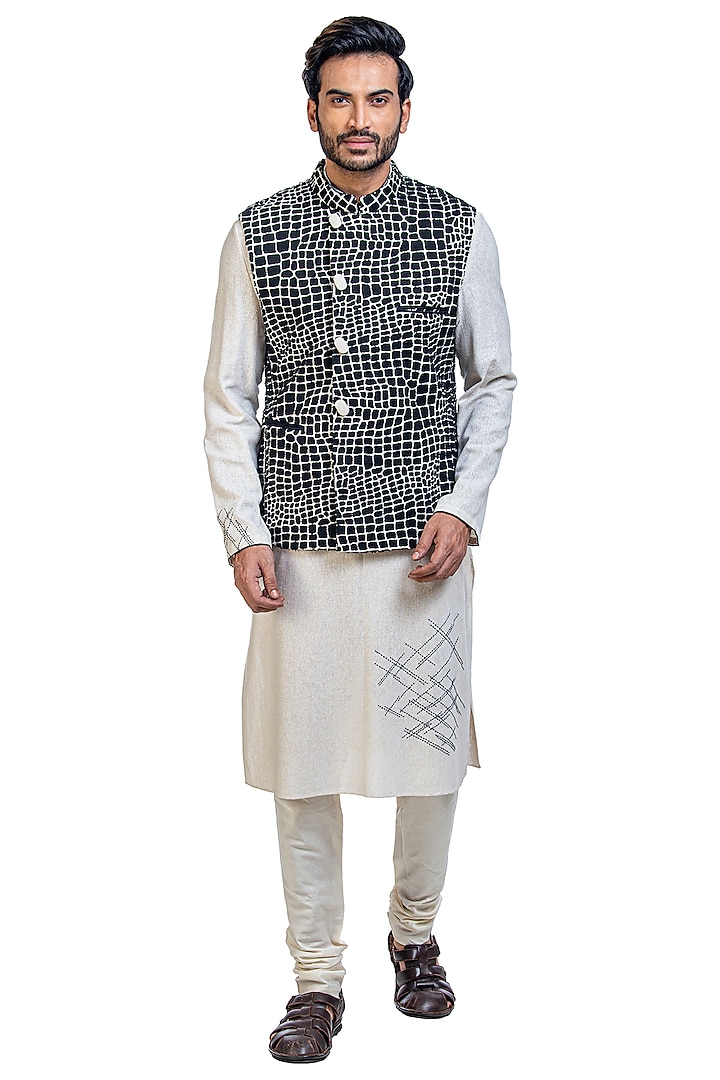 Off White Hand Painted & Katha Embroidered Kurta Set  by Poonam Kasera at Pernia's Pop Up Shop