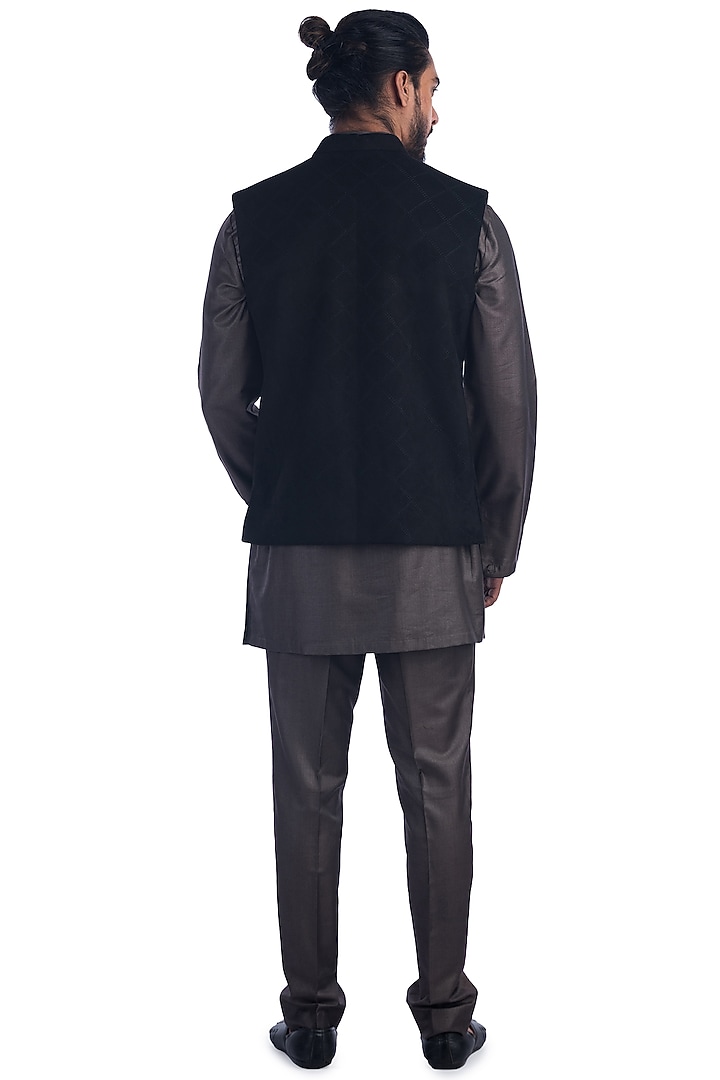 Black Embroidered Bundi Jacket With Kurta Set by Poonam Kasera at Pernia's Pop Up Shop