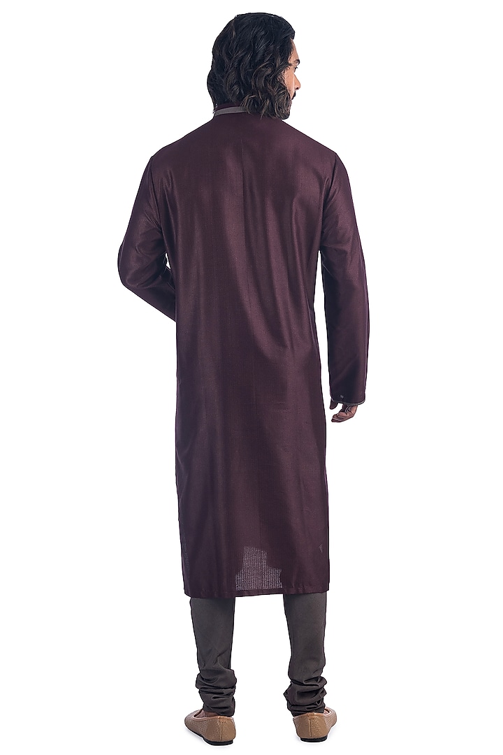 Wine Machine Embroidered Kurta Set by Poonam Kasera at Pernia's Pop Up Shop