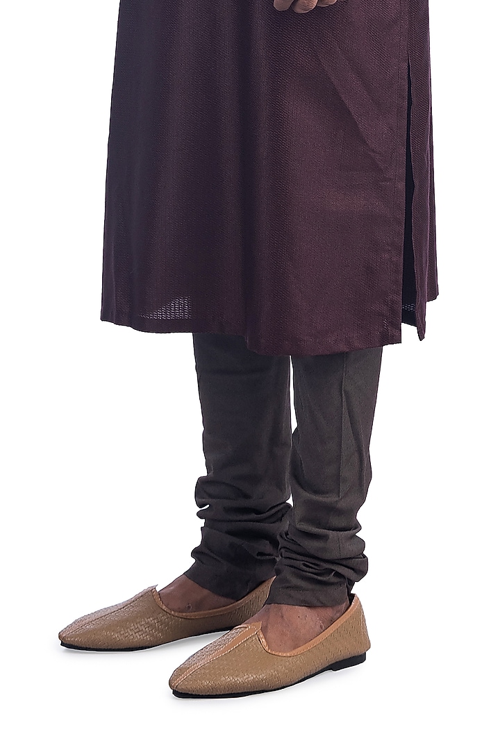 Wine Machine Embroidered Kurta Set by Poonam Kasera at Pernia's Pop Up Shop