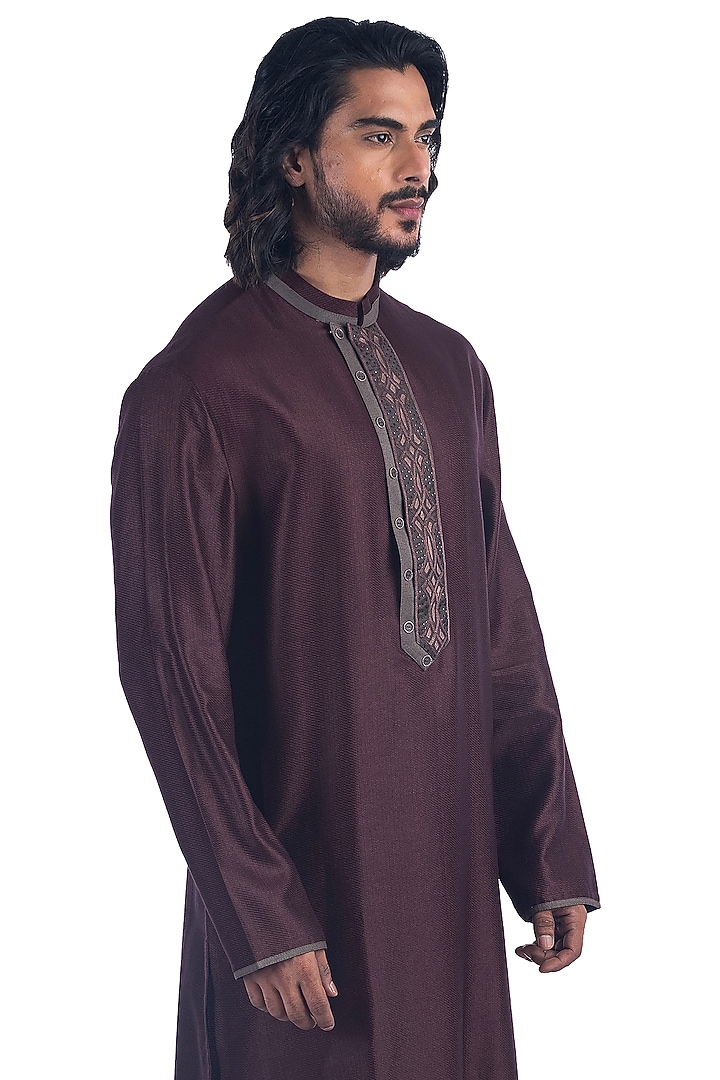 Wine Machine Embroidered Kurta Set by Poonam Kasera at Pernia's Pop Up Shop