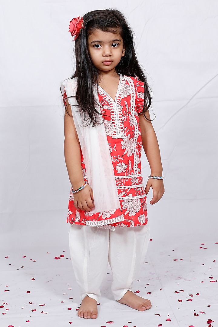 Red Cotton Floral Printed Kurta Set For Girls by Pankhuri by Priyanka - Kids at Pernia's Pop Up Shop