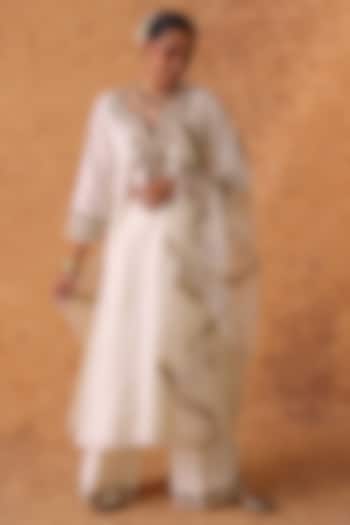 Ivory Chanderi Zardosi Embroidered Kurta Set by Pouli at Pernia's Pop Up Shop