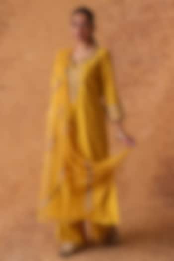 Yellow Chanderi Zardosi Embroidered Kurta Set by Pouli at Pernia's Pop Up Shop