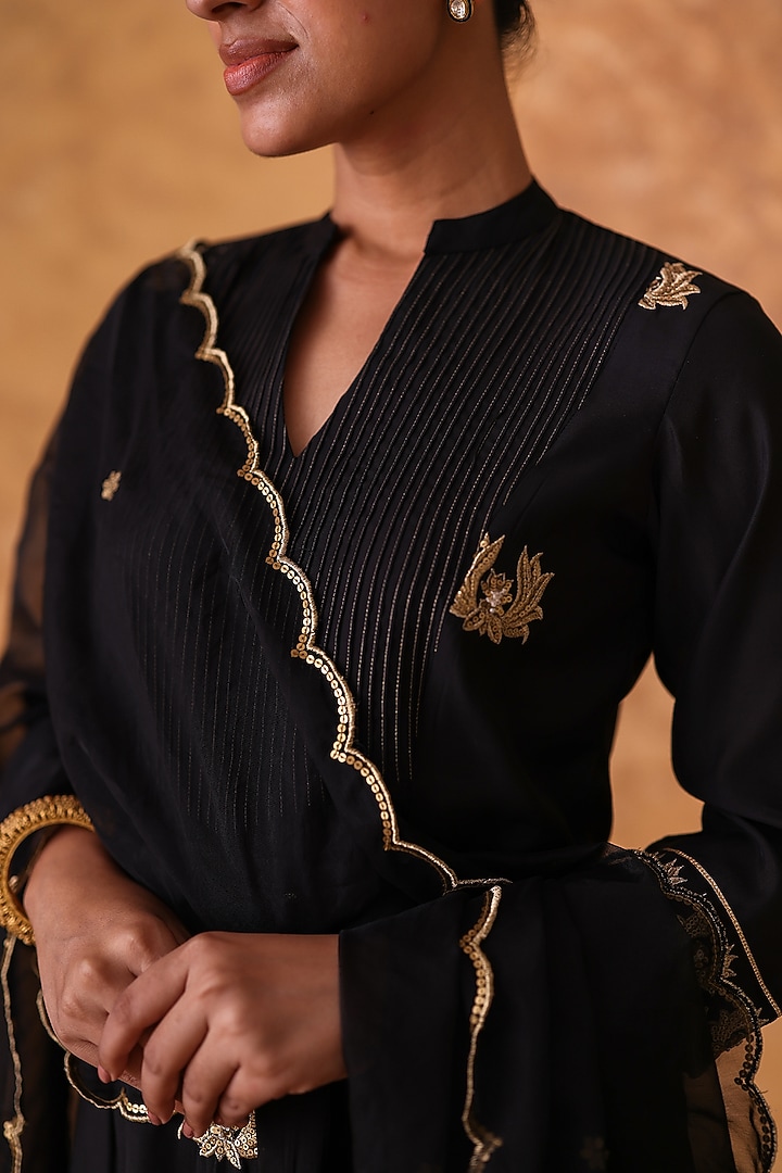 Black Chanderi Zari & Sequin Embroidered Kurta Set by Pouli at Pernia's Pop Up Shop