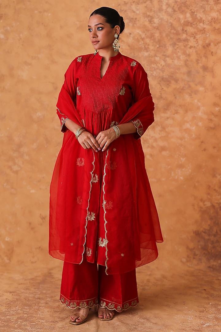 Red Chanderi Zari & Sequin Embroidered Kurta Set by Pouli at Pernia's Pop Up Shop