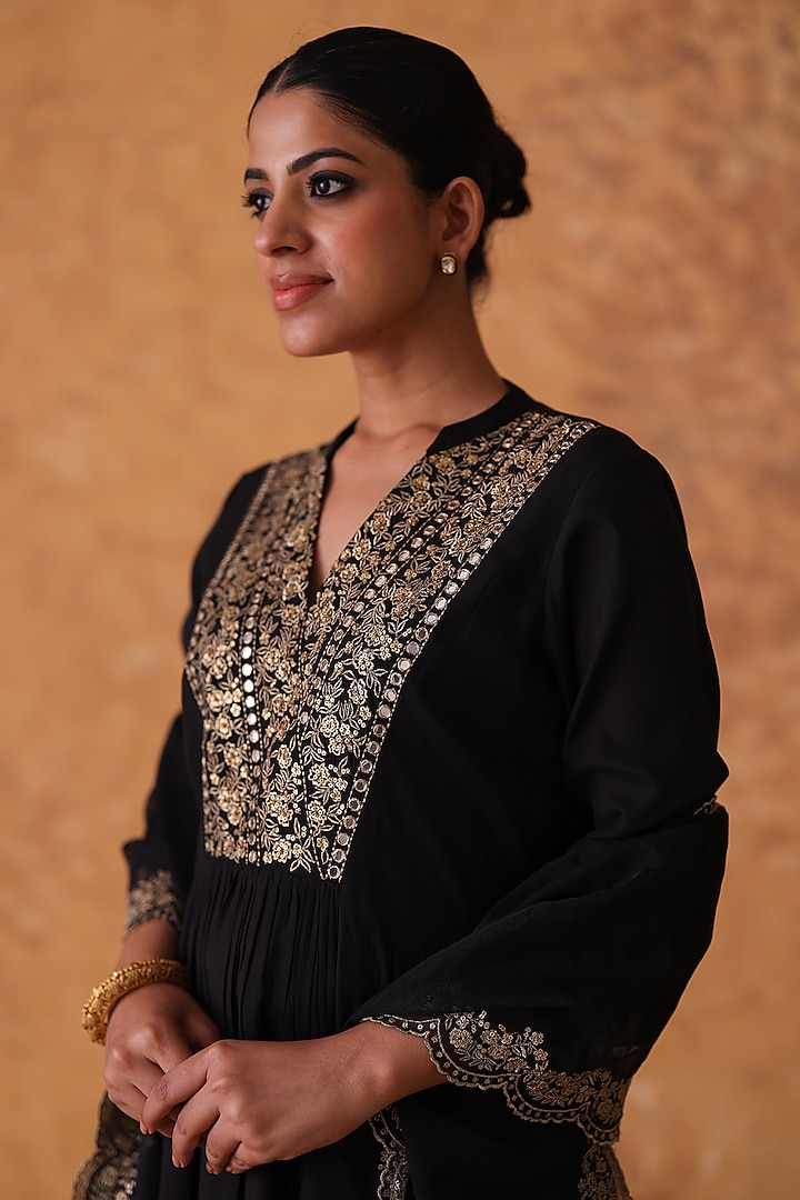 Black Chanderi Zari & Sequin Embroidered Kurta Set by Pouli at Pernia's Pop Up Shop
