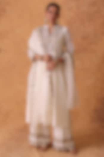 Ivory Chanderi Zari & Sequin Embroidered Kurta Set by Pouli at Pernia's Pop Up Shop