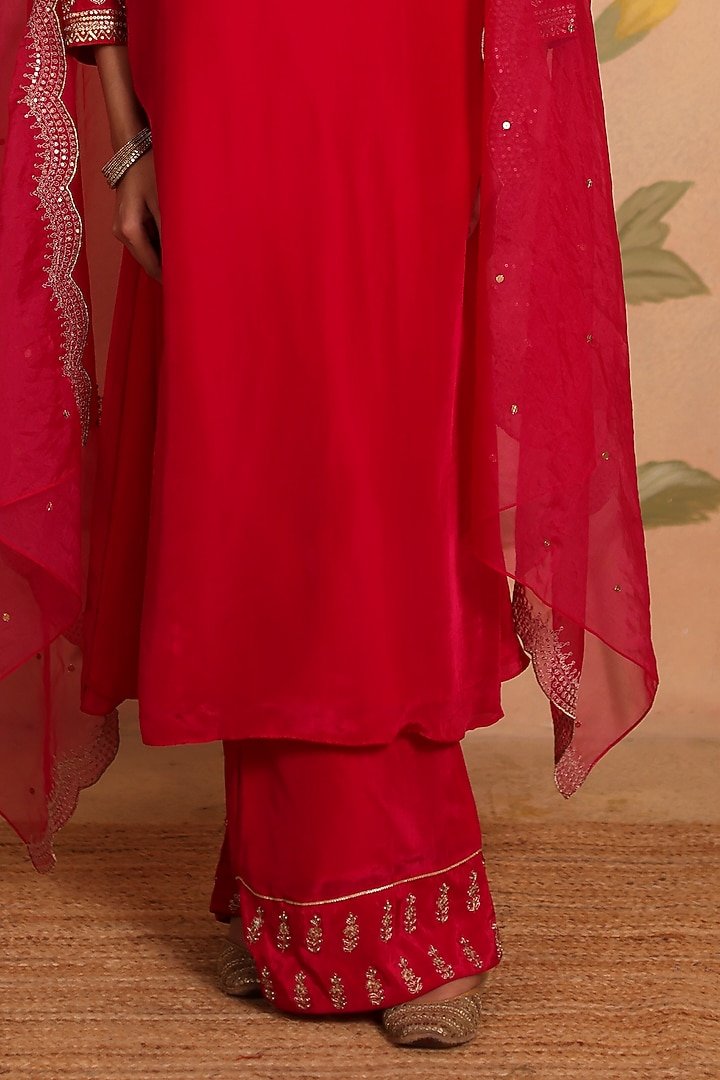 Fuchsia Habutai Silk Dori Embroidered Kurta Set by Pouli at Pernia's Pop Up Shop
