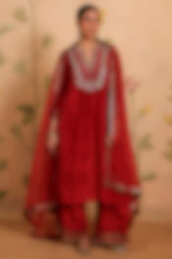 Maroon Habutai Silk MIrror Embroidered Kurta Set by Pouli at Pernia's Pop Up Shop