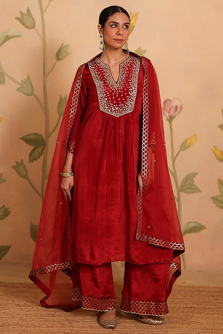 Maroon Habutai Silk MIrror Embroidered Kurta Set by Pouli at Pernia's Pop Up Shop