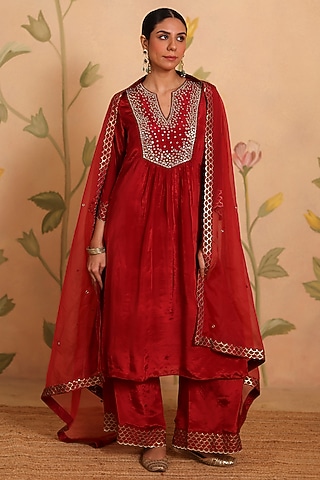 Maroon Habutai Silk MIrror Embroidered Kurta Set by Pouli
