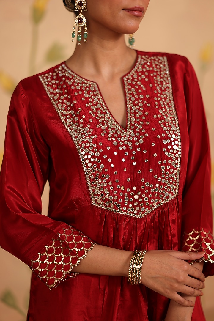 Maroon Habutai Silk MIrror Embroidered Kurta Set by Pouli at Pernia's Pop Up Shop