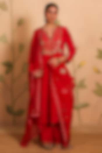 Fuchsia Pink Habutai Silk MIrror Embroidered Kurta Set by Pouli at Pernia's Pop Up Shop