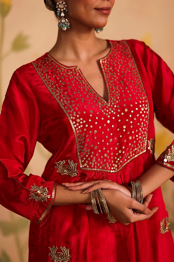 Fuchsia Pink Habutai Silk MIrror Embroidered Kurta Set by Pouli at Pernia's Pop Up Shop