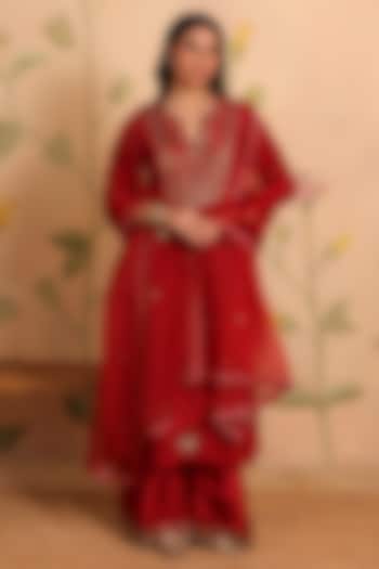 Maroon Habutai Silk MIrror Embroidered Kurta Set by Pouli at Pernia's Pop Up Shop
