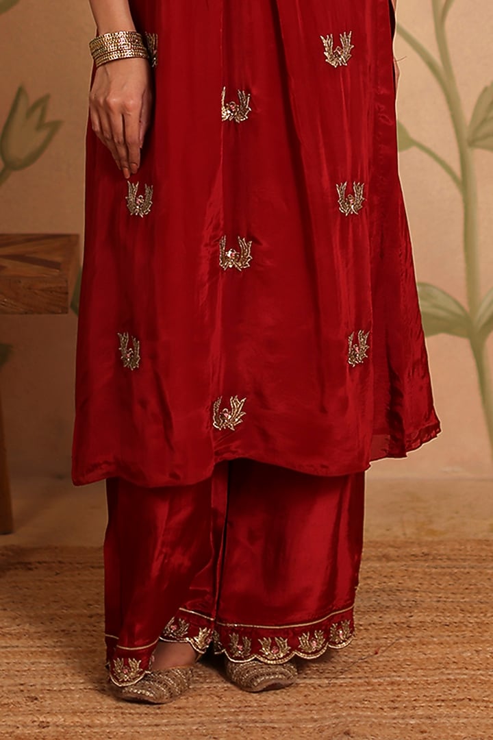 Maroon Habutai Silk MIrror Embroidered Kurta Set by Pouli at Pernia's Pop Up Shop