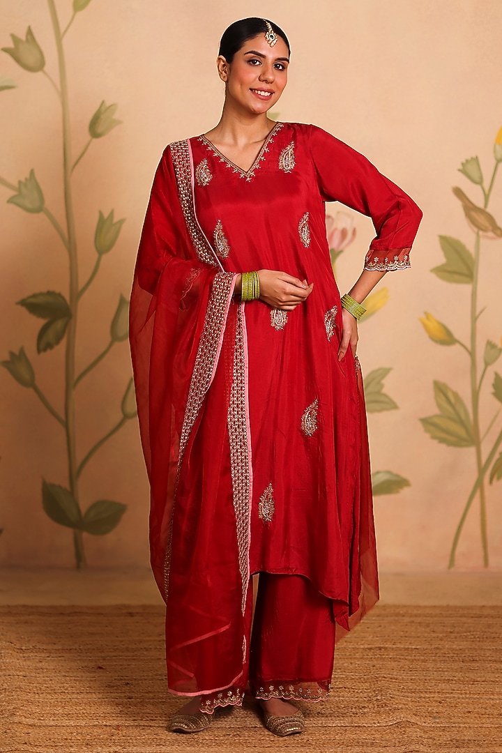Maroon Habutai Silk Zari Embroidered Kurta Set by Pouli at Pernia's Pop Up Shop