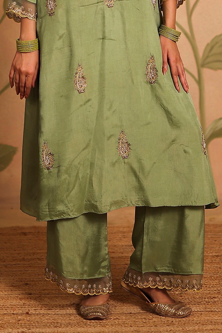 Green Habutai Silk Zari Embroidered Kurta Set by Pouli at Pernia's Pop Up Shop