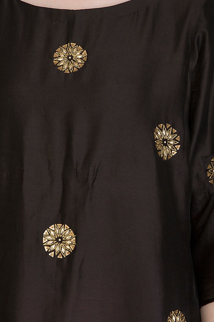 Black Embroidered Ombre Kurta by POULI at Pernia's Pop Up Shop