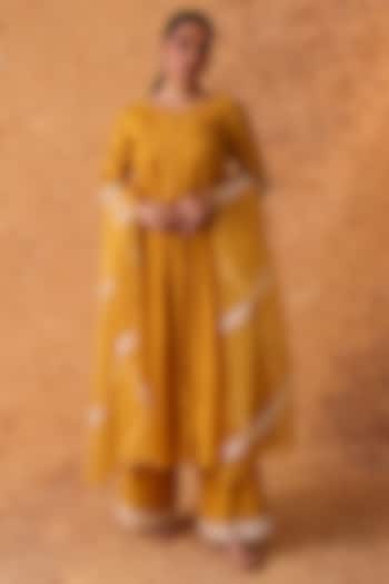 Yellow Chanderi Embroidered Asymmetric Kurta Set by POULI at Pernia's Pop Up Shop
