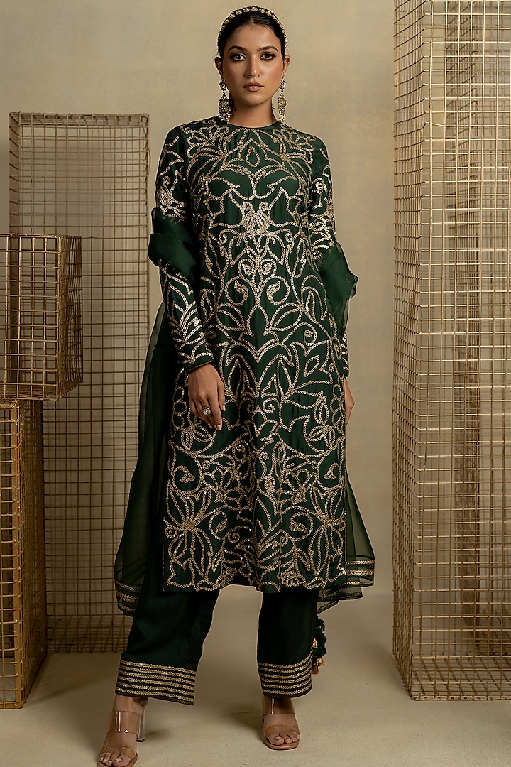 Mehendi Green Silk Aari Embroidered Kurta Set by Pooja & Keyur at Pernia's Pop Up Shop