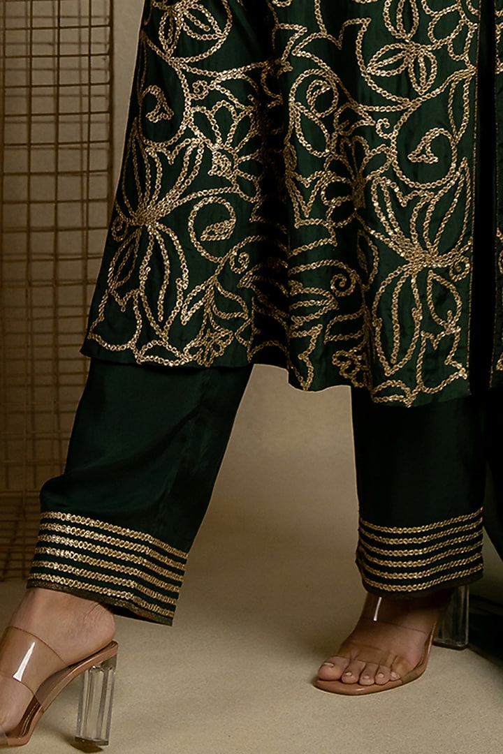 Mehendi Green Silk Aari Embroidered Kurta Set by Pooja & Keyur at Pernia's Pop Up Shop