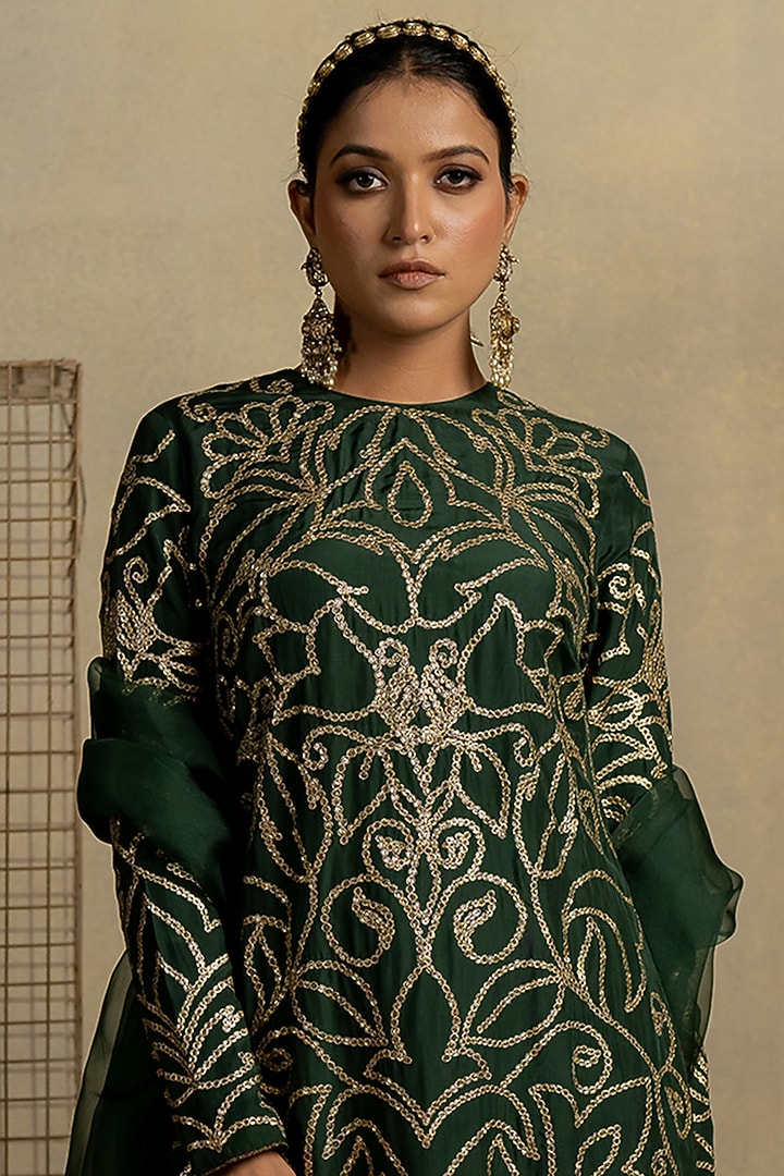 Mehendi Green Silk Aari Embroidered Kurta Set by Pooja & Keyur at Pernia's Pop Up Shop