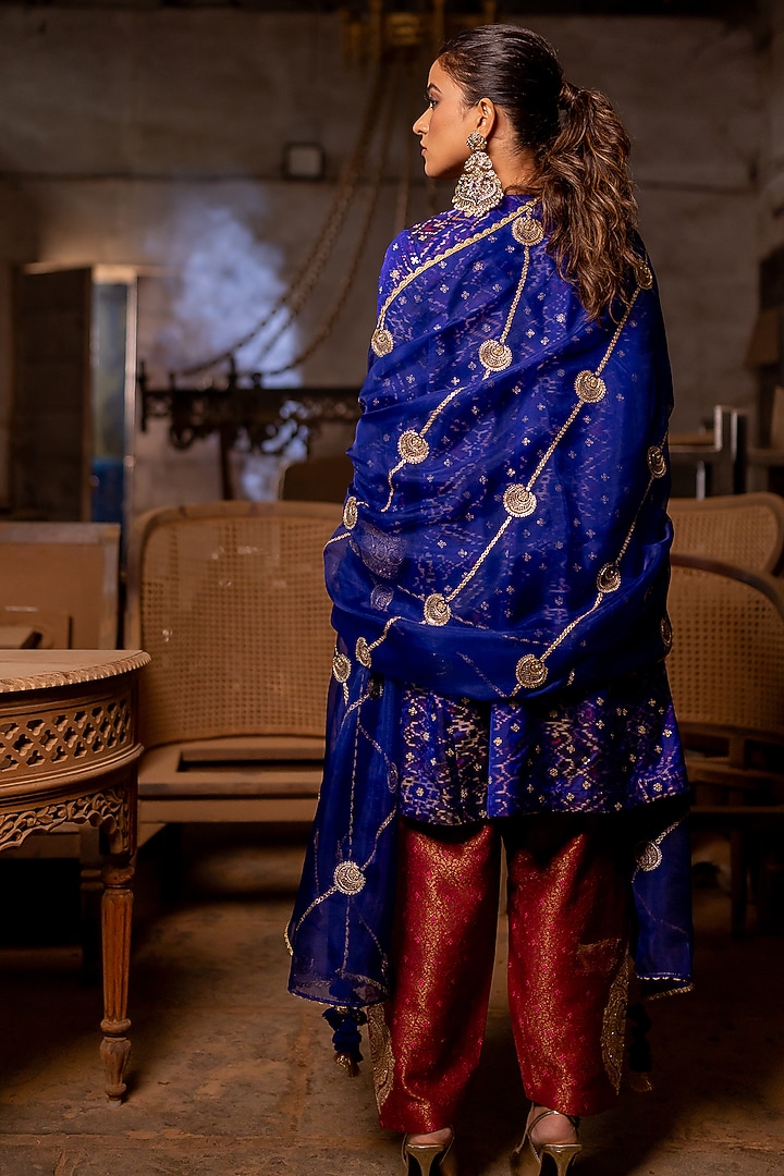 Blue Silk Aari Embroidered Short Kurta Set by Pooja & Keyur at Pernia's Pop Up Shop