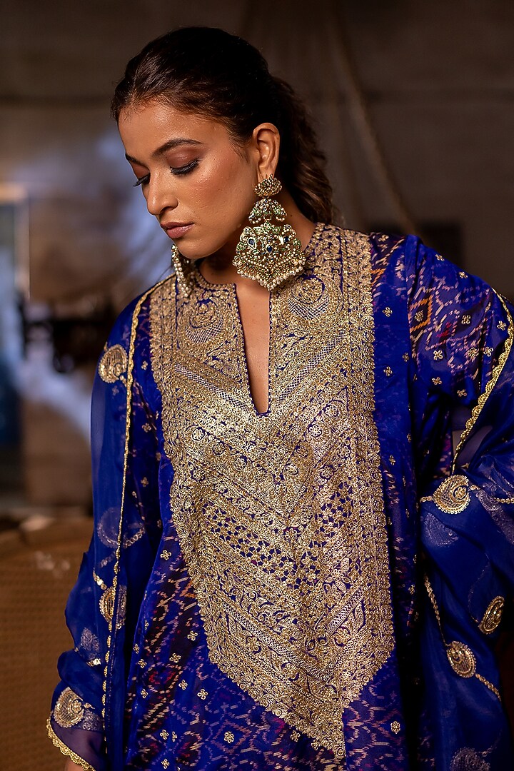 Blue Silk Aari Embroidered Short Kurta Set by Pooja & Keyur at Pernia's Pop Up Shop