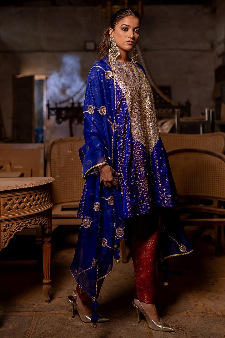 Blue Silk Aari Embroidered Short Kurta Set by Pooja & Keyur at Pernia's Pop Up Shop